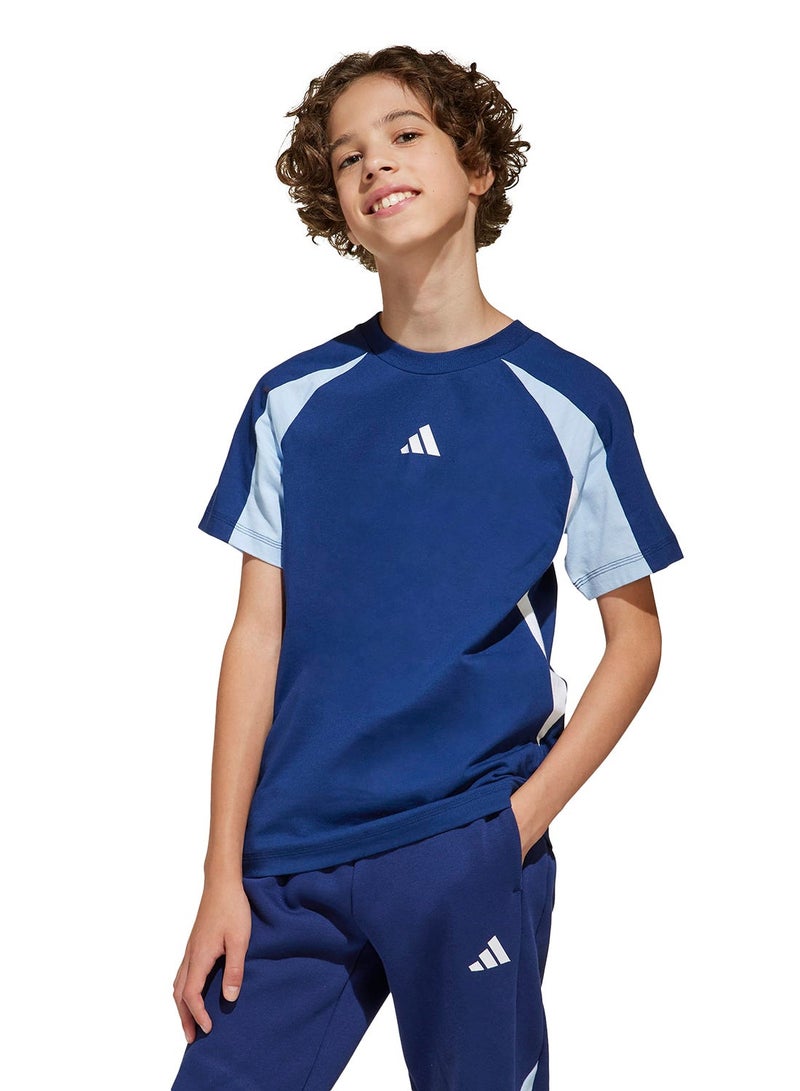 اديداس تيشيرت أساسي موسمي بألوان متداخلة للشباب - Image 1